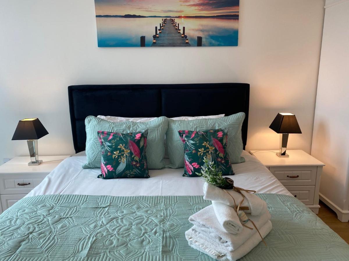 Berks Luxury Serviced Apartments,5 Bedrooms, 5 Double Beds, 2 Bathrooms, Free Super Fast Wifi & Parking Earley Ngoại thất bức ảnh