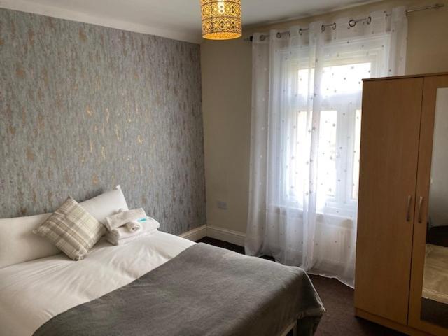 Berks Luxury Serviced Apartments,5 Bedrooms, 5 Double Beds, 2 Bathrooms, Free Super Fast Wifi & Parking Earley Ngoại thất bức ảnh