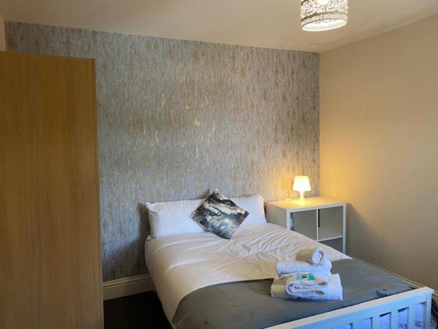 Berks Luxury Serviced Apartments,5 Bedrooms, 5 Double Beds, 2 Bathrooms, Free Super Fast Wifi & Parking Earley Ngoại thất bức ảnh