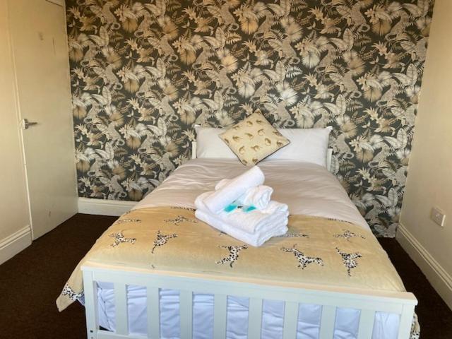 Berks Luxury Serviced Apartments,5 Bedrooms, 5 Double Beds, 2 Bathrooms, Free Super Fast Wifi & Parking Earley Ngoại thất bức ảnh