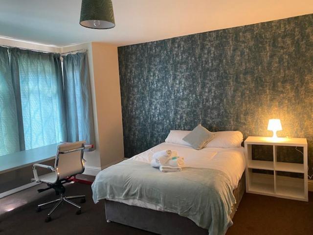 Berks Luxury Serviced Apartments,5 Bedrooms, 5 Double Beds, 2 Bathrooms, Free Super Fast Wifi & Parking Earley Ngoại thất bức ảnh