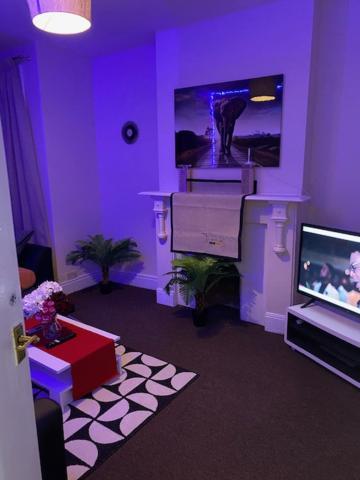 Berks Luxury Serviced Apartments,5 Bedrooms, 5 Double Beds, 2 Bathrooms, Free Super Fast Wifi & Parking Earley Ngoại thất bức ảnh