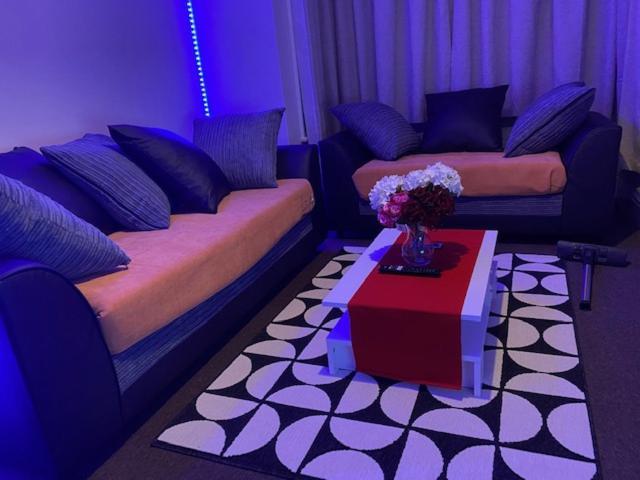 Berks Luxury Serviced Apartments,5 Bedrooms, 5 Double Beds, 2 Bathrooms, Free Super Fast Wifi & Parking Earley Ngoại thất bức ảnh